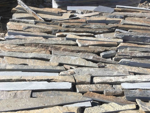 Горбушка златолит мультиколор для облицовки купить в Невьянске