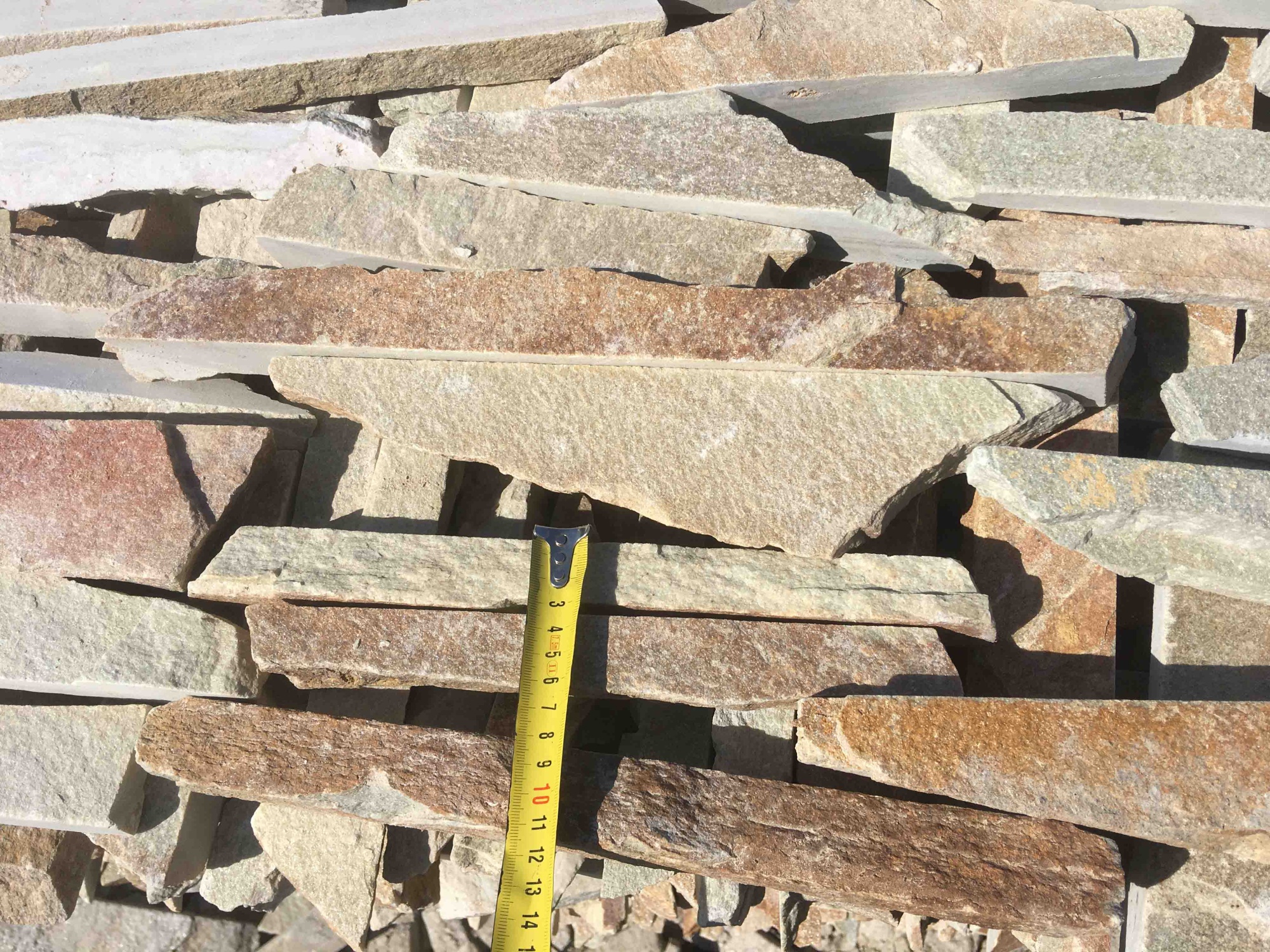 Горбушка златолит золотистый для облицовки купить в Невьянске