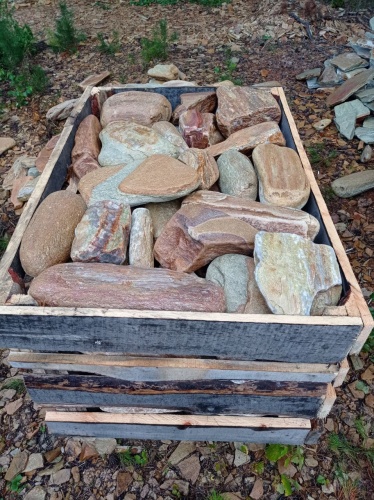 Златолит жёлтый, жёлто-зелёный глыбки и валуны для ланшафтного дизайна купить в Невьянске