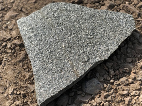 Плитняк златолит Уральский для цоколя, отмостки купить в Невьянске