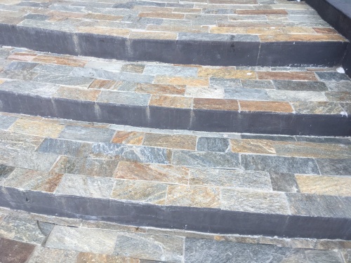 Плитка из Златолита Уральского для лестницы купить в Невьянске