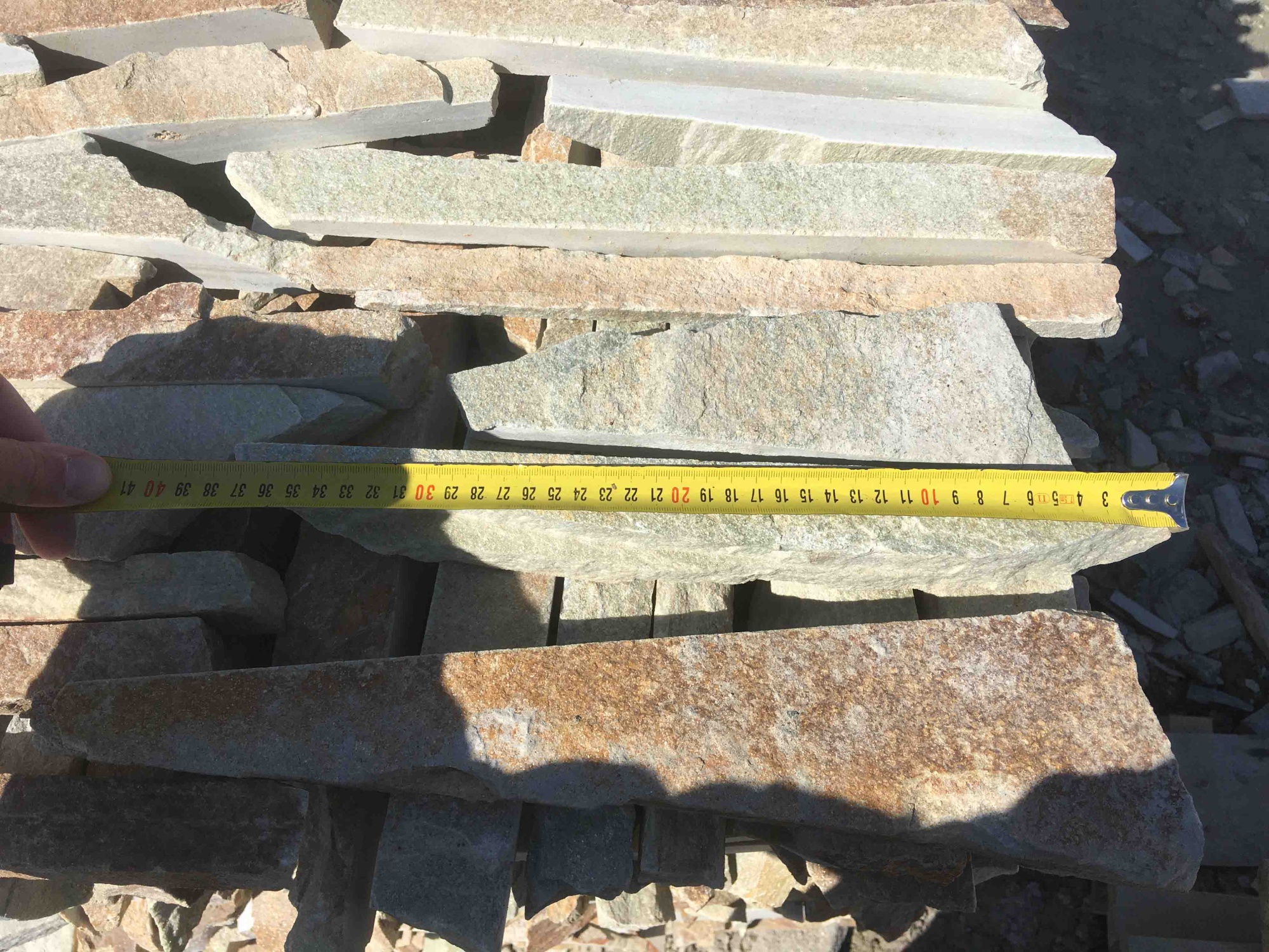 Горбушка златолит золотистый для облицовки купить в Невьянске