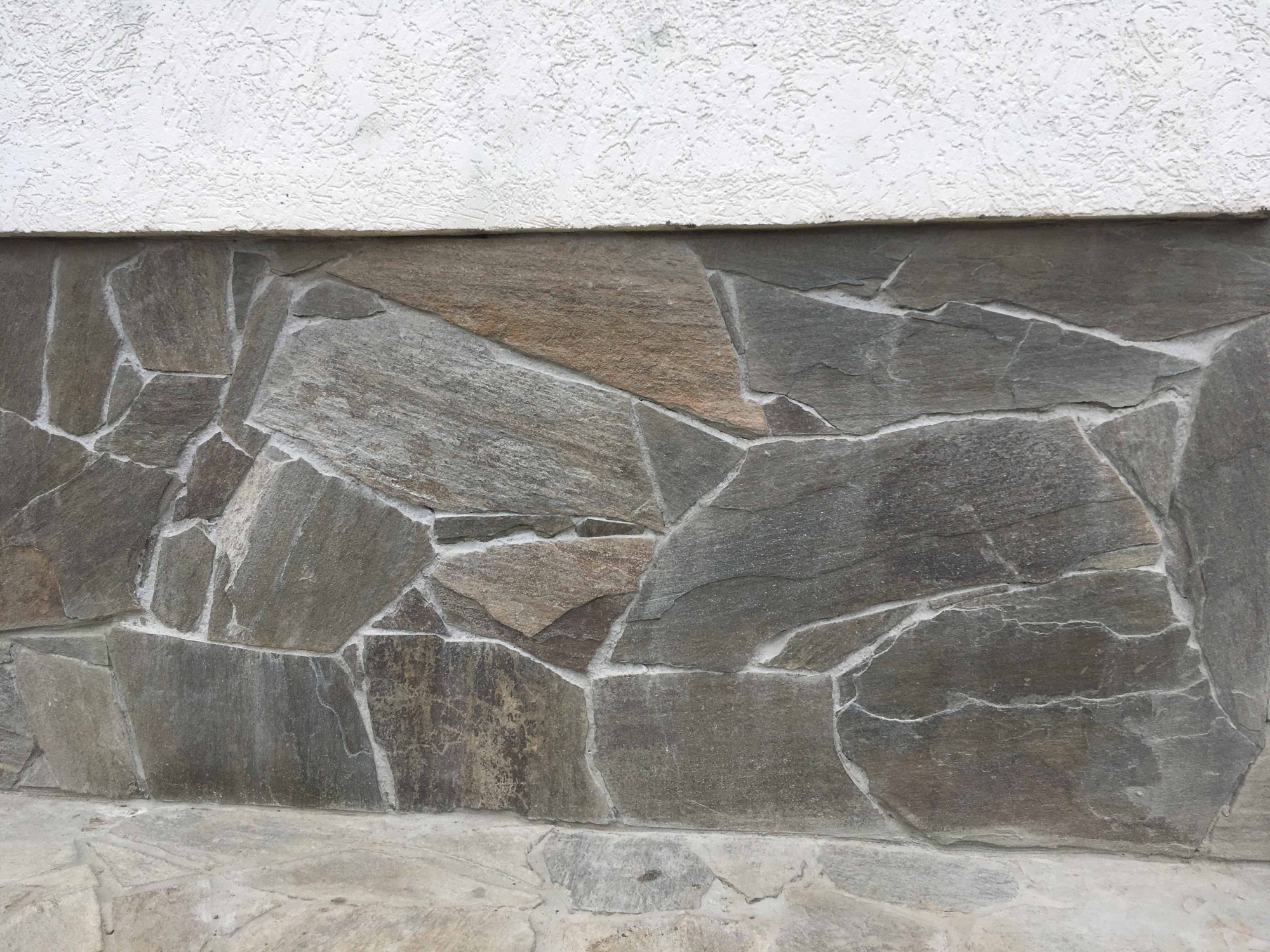 Плитняк златолит Уральский для цоколя, отмостки купить в Невьянске