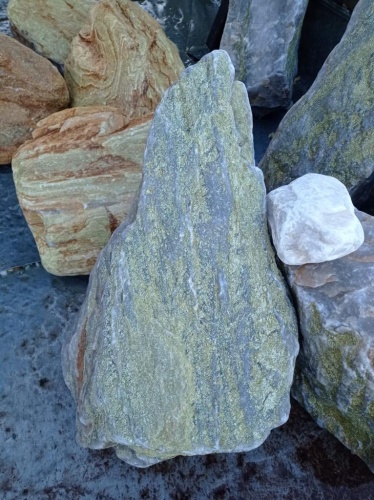 Златолит жёлтый, жёлто-зелёный глыбки и валуны для ланшафтного дизайна купить в Невьянске