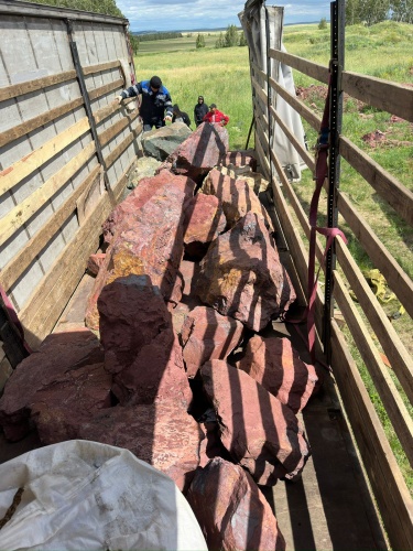 Ландшафтные глыбы красно-фиолетовые 200-1000 килограмм купить в Невьянске