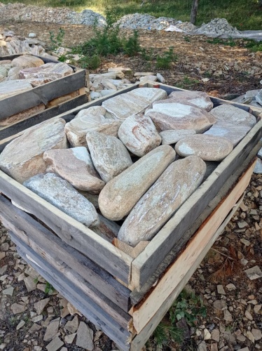 Златолит жёлтый, жёлто-зелёный глыбки и валуны для ланшафтного дизайна купить в Невьянске