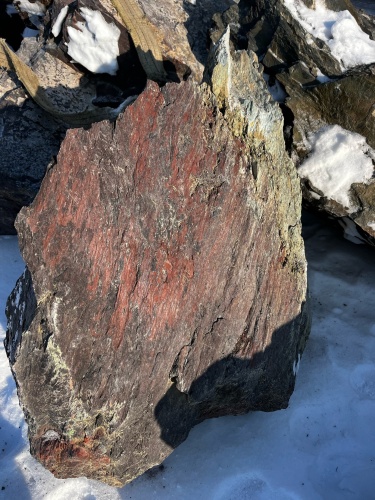 Ландшафтные глыбы красно-фиолетовые 200-1000 килограмм купить в Невьянске