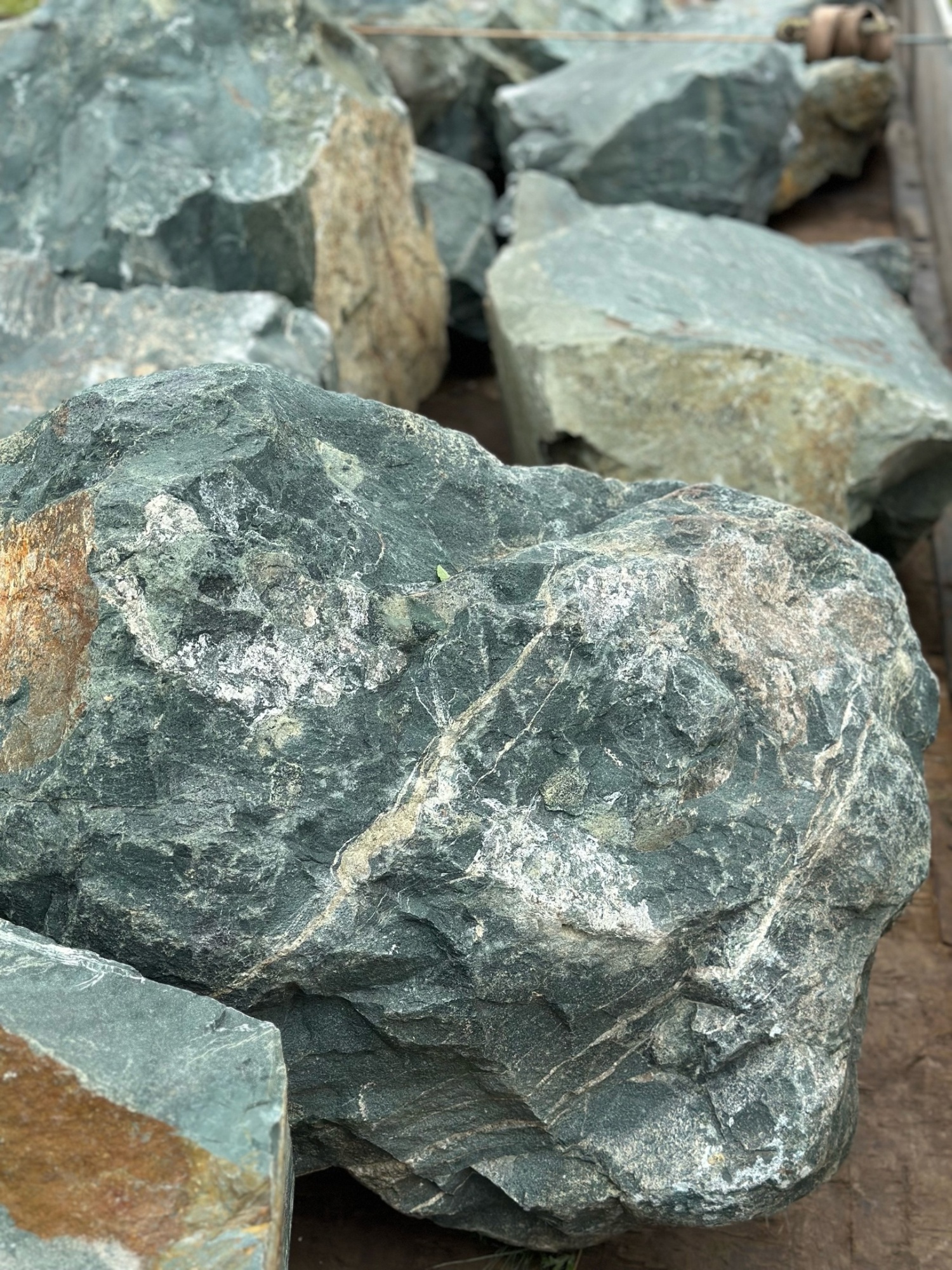 Камни для ландшафтного дизайна зелёные 10-60 килограмм купить в Невьянске