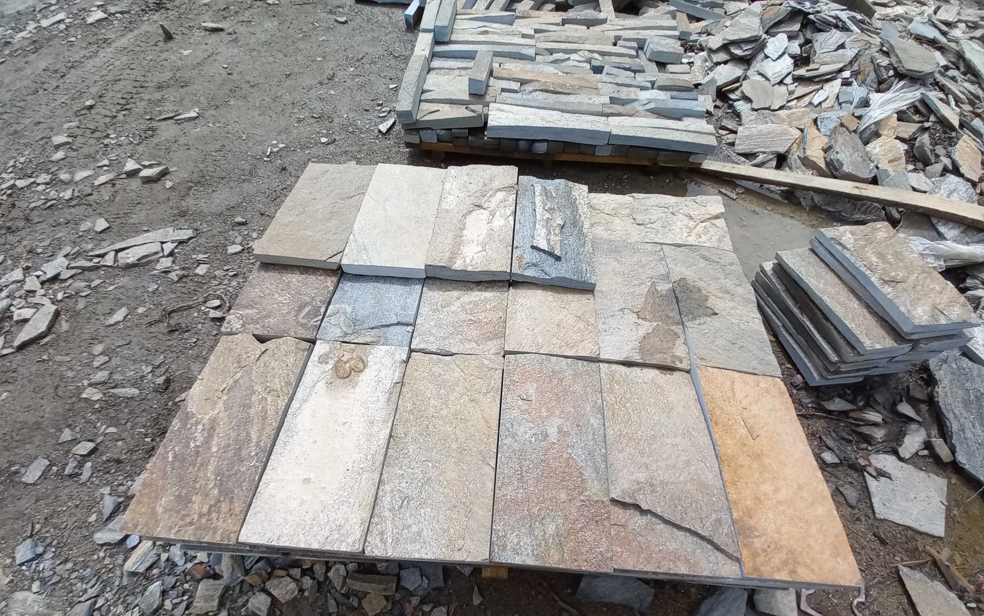 Плитка пилёная златолит Уральский для фасада купить в Невьянске