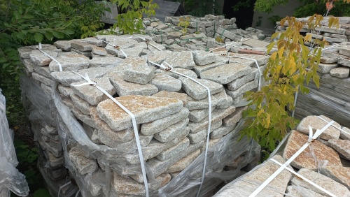 Гранитный плитняк галтованный для парковки купить в Невьянске