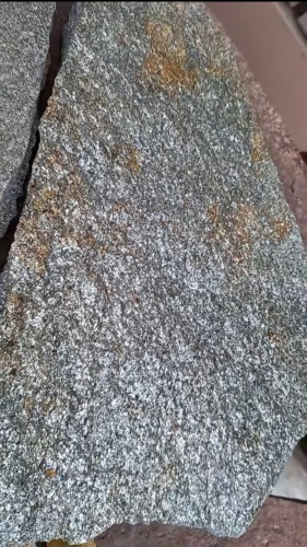 Плитняк златолит серебристый для цоколя, отмостки купить в Невьянске