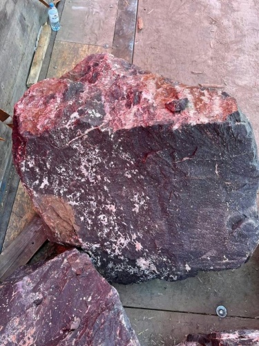 Камни для ландшафтного дизайна красно-фиолетовые 10-60 килограмм купить в Невьянске