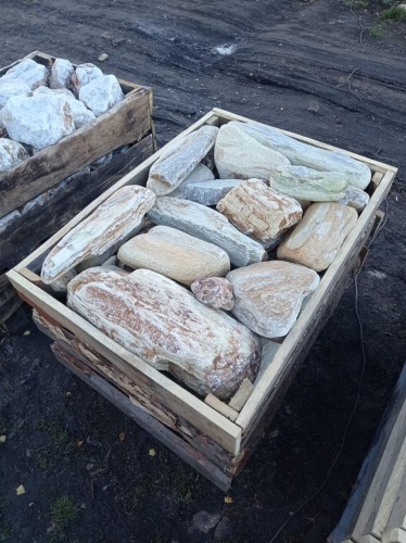 Златолит жёлтый, жёлто-зелёный глыбки и валуны для ланшафтного дизайна купить в Невьянске