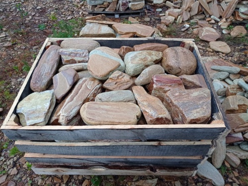 Златолит жёлтый, жёлто-зелёный глыбки и валуны для ланшафтного дизайна купить в Невьянске