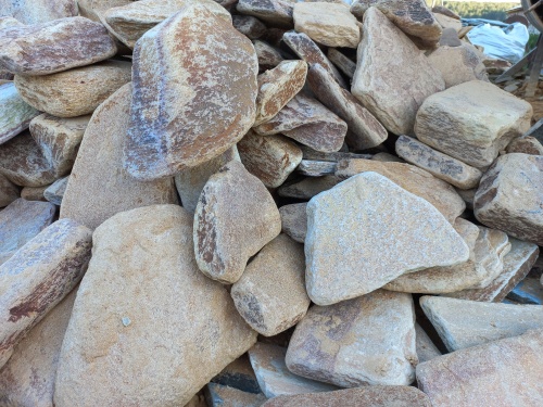 Златолит жёлтый, жёлто-зелёный глыбки и валуны для ланшафтного дизайна купить в Невьянске