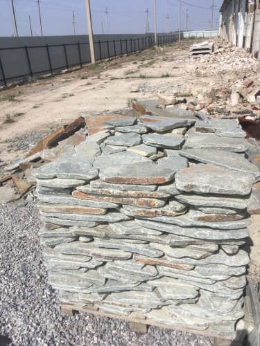 Златолит серебристый галтованный для лестниц купить в Невьянске