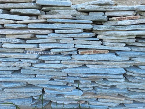 Плитняк златолит зелёный галтованный для цоколя купить в Невьянске