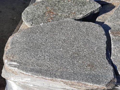 Златолит серебристый галтованный для лестниц купить в Невьянске