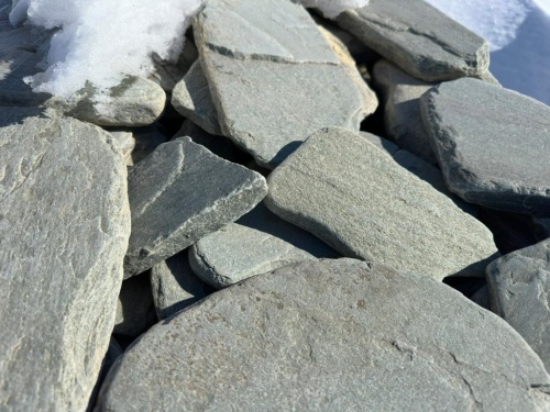 Плитняк златолит зелёный галтованный для цоколя купить в Невьянске