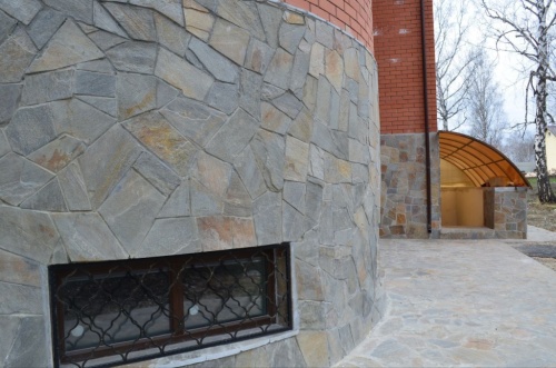 Плитняк златолит Уральский для цоколя, отмостки купить в Невьянске